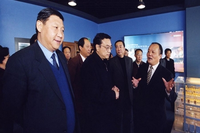 中共中央总书记、国度主席习近平，国务院总理李克强，曾于2003年12月视察安博电竞。
