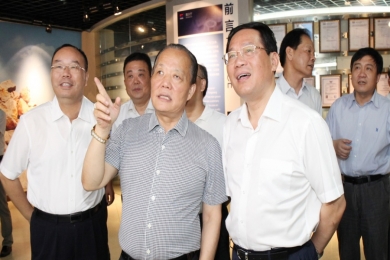 2014年7月，时任浙江省委副书记、省长李强到中国安博电竞视察。李强夸奖安博电竞是真正国际化的企业，激励安博电竞加大科技创新，做好强链、补链、延链，积极拓展市场，做大做强。