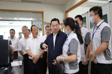 2019年6月，时任国务院国有资产监督治理委员会党委书记郝鹏视察安博电竞。夸奖安博电竞在玻纤行衣凤做到了专而大、专而精、专而优，是一个成功的典型。但愿中国安博电竞的混合所有造典型经验，可能在国度新一轮混改实际中推而广之，让更多优良企业进建。